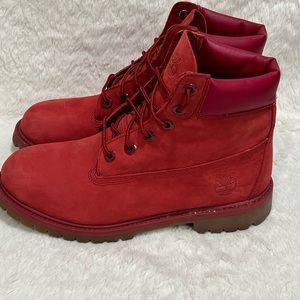 Red timberlands worn 5 times. Size 6.5Y.